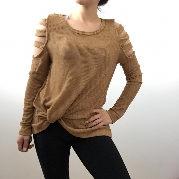 1 left ❗️ medium Open shoulder long sleeve top - Picture 3 of 8